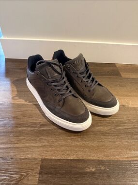 Men's Dark Gray Low-Top Sneakers with White Outsole